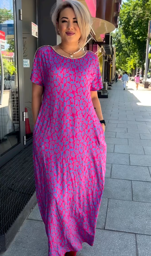 Robe à col diamant et imprimé floral rose et violet
