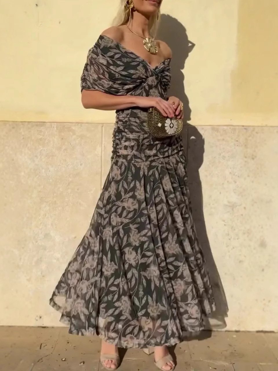 Robe élégante en maille avec motif floral pour femmes