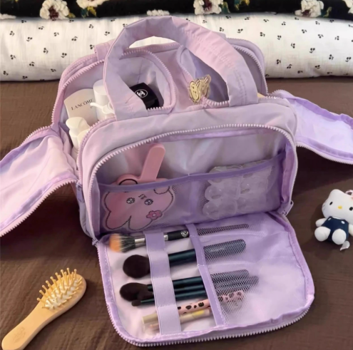 🌟 Trousse de toilette élégante avec des compartiments astucieux - parfaite pour les voyages et le maquillage !