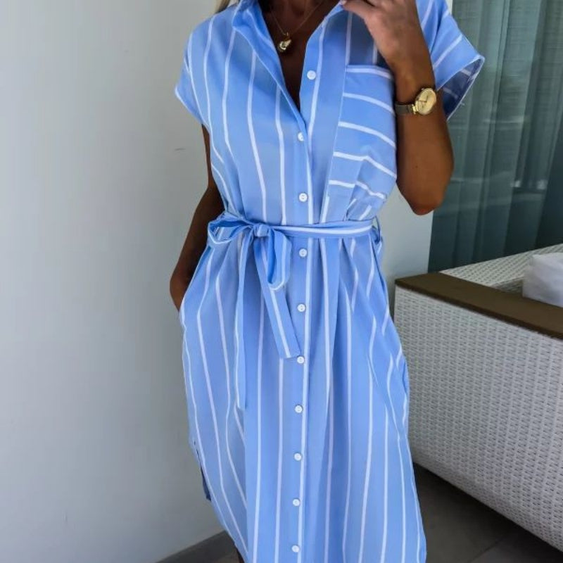 Robe pour femmes avec lien à la taille et pochette à rayures