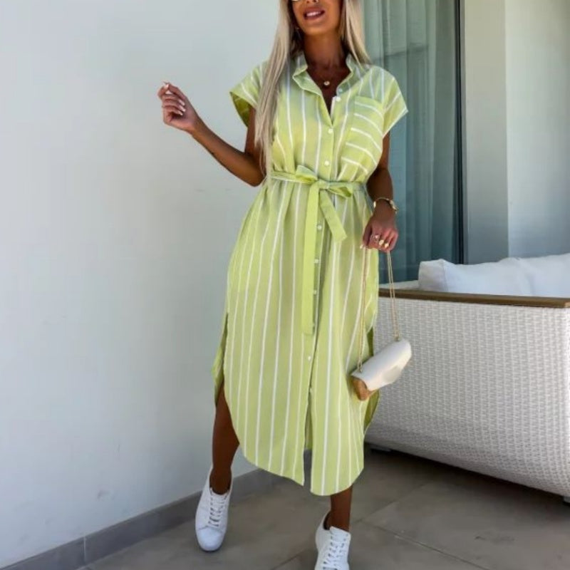 Robe pour femmes avec lien à la taille et pochette à rayures